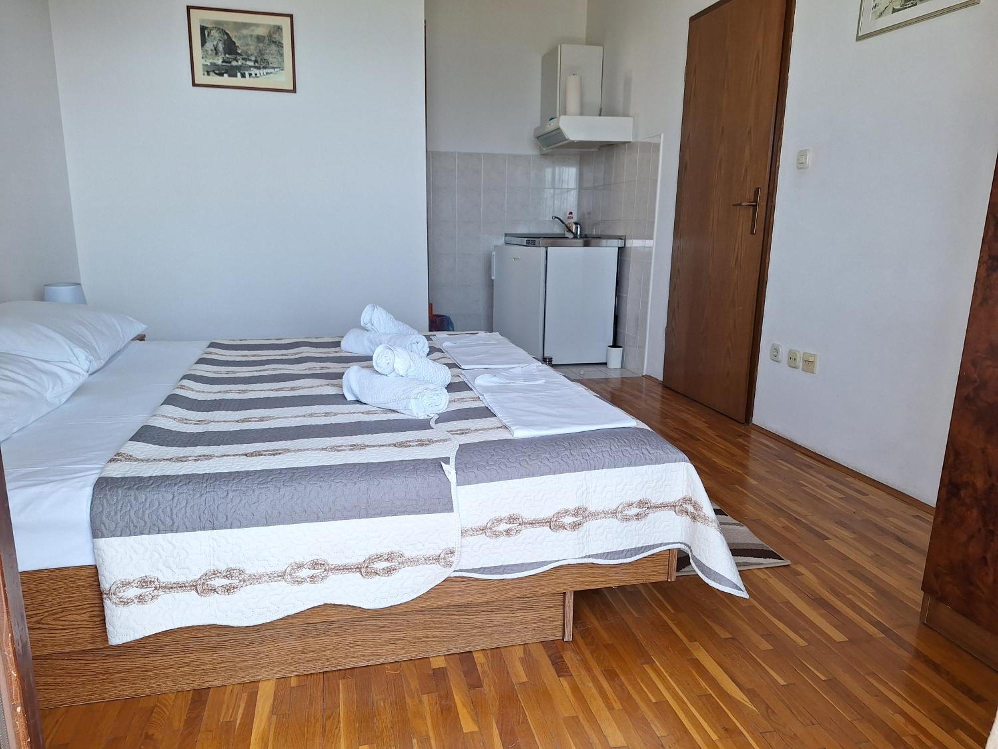 Ante Apartments Duće Oda fotoğraf